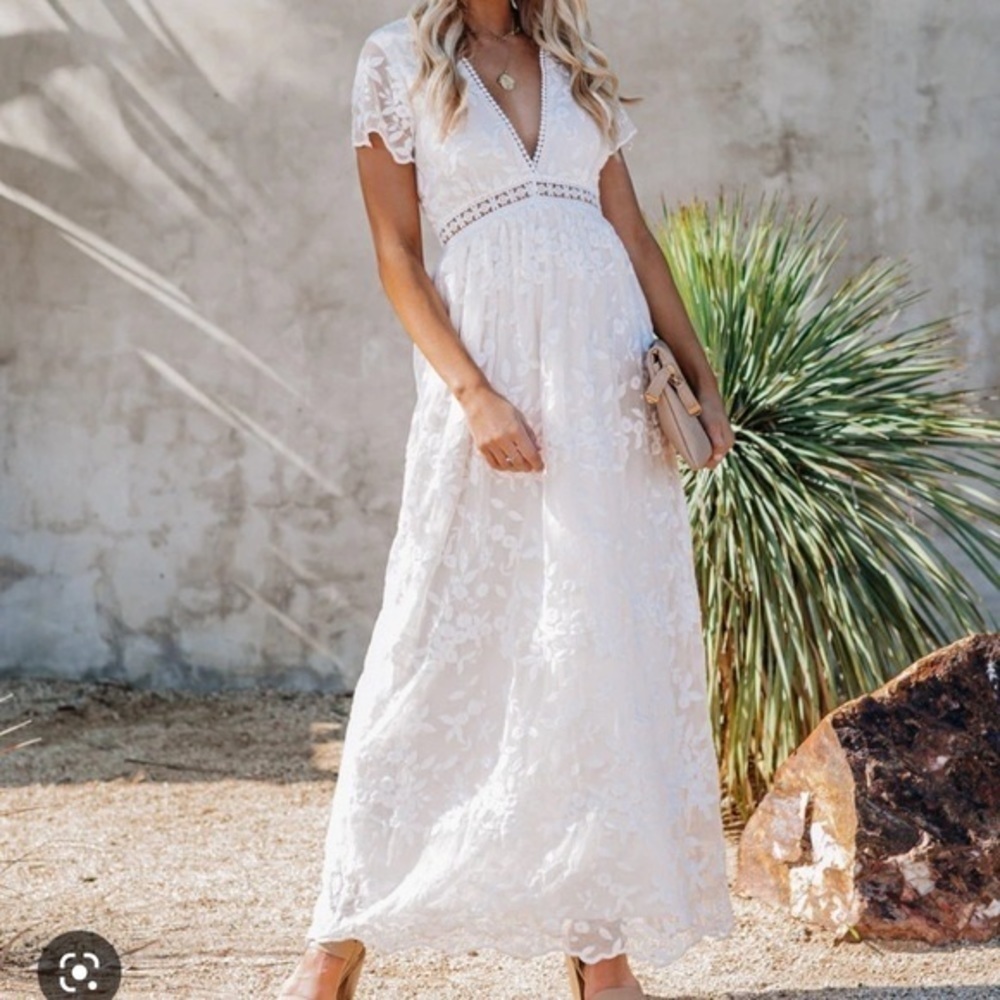 Aakaa Cream Floral Embroidered Maxi Dress size Small NWT‎